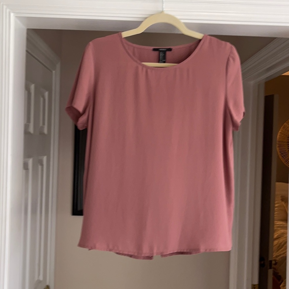 F21 short sleeve blouse with cutout in the back